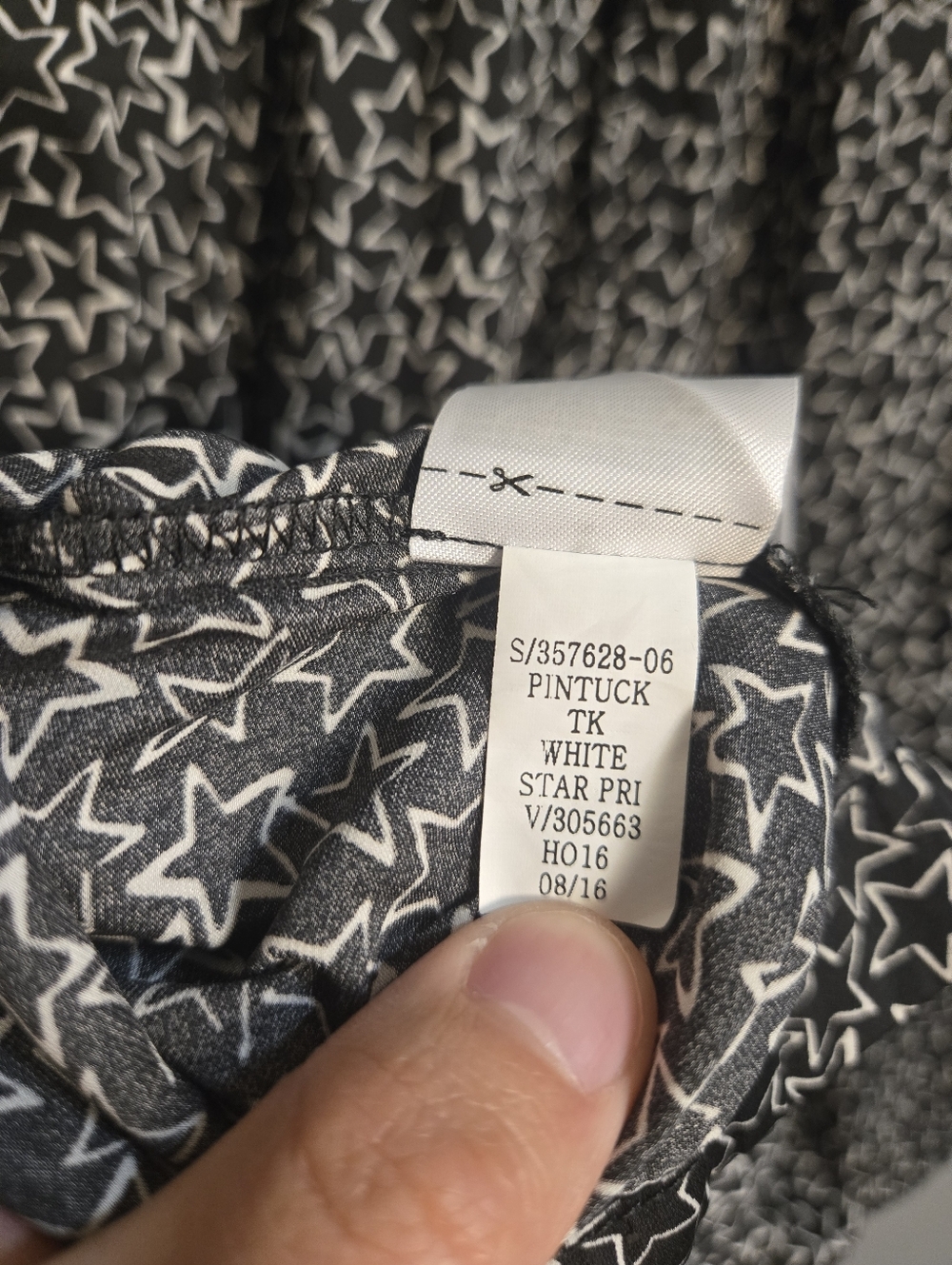 SUMMER SALE! $5 Gap Pintuck Tank Star Print Size Large - Picture 12 of 15